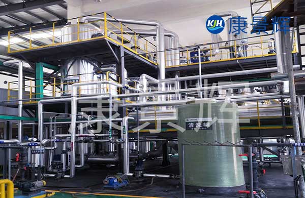 三效蒸發器各效溫度與三效蒸發器的壓力、真空度都有關系，各效溫度差異要看工況設計、差距在2-30℃不等。